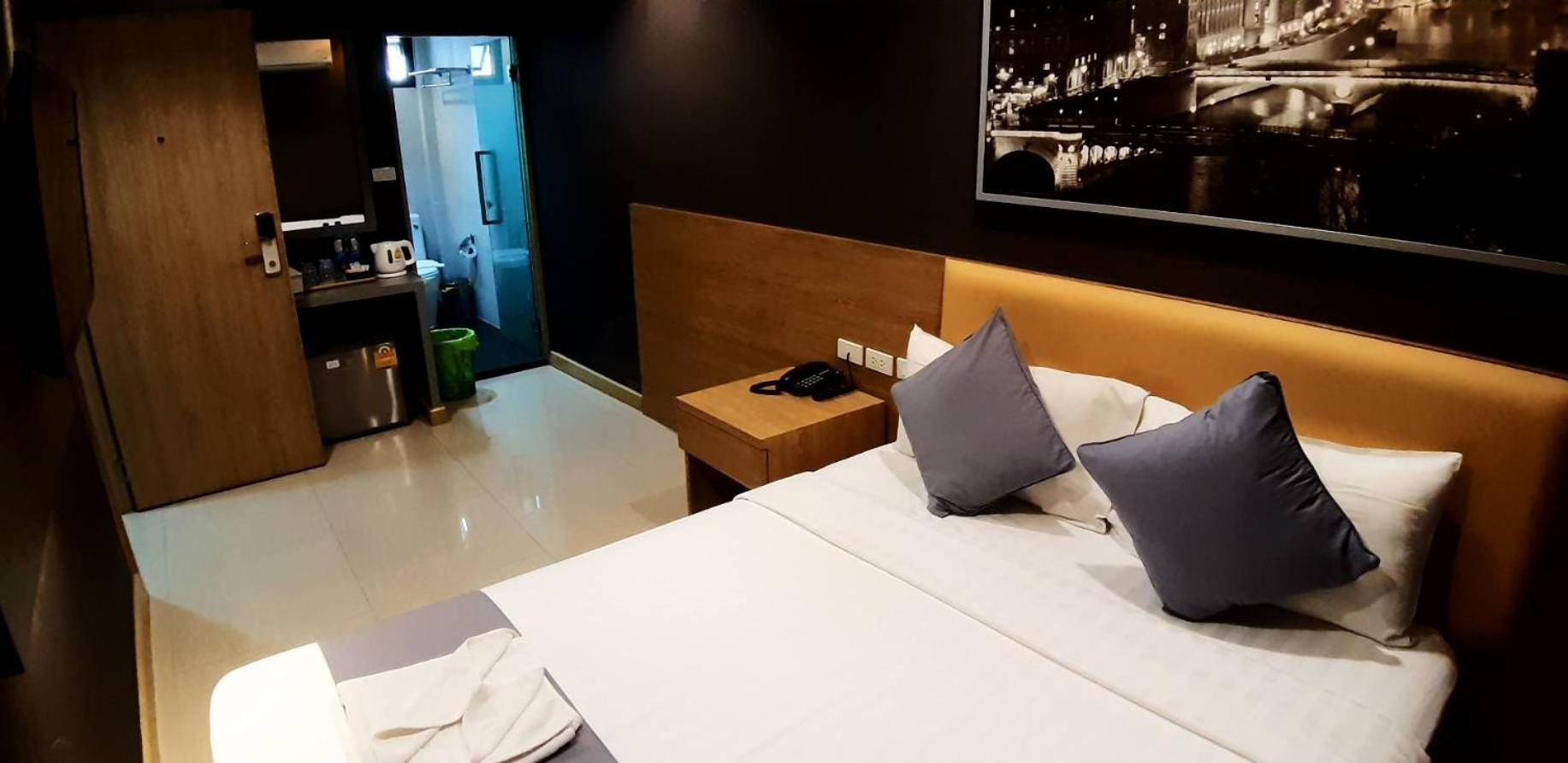 Pratunam19 Hotel Bangkok Exterior photo