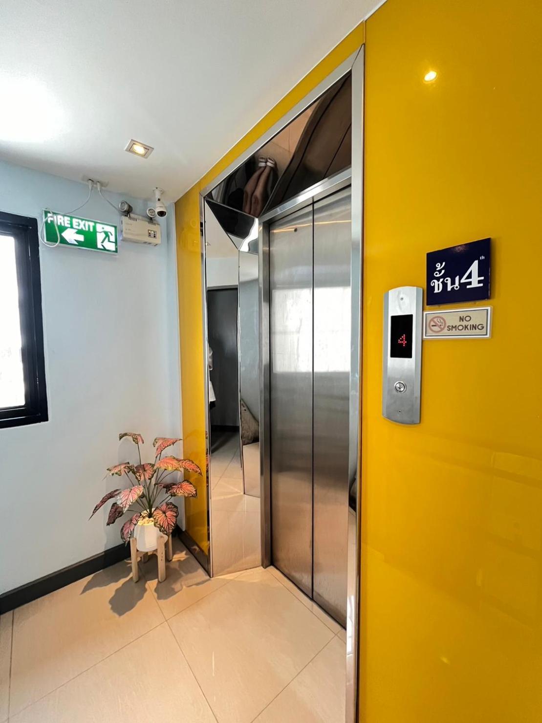 Pratunam19 Hotel Bangkok Exterior photo